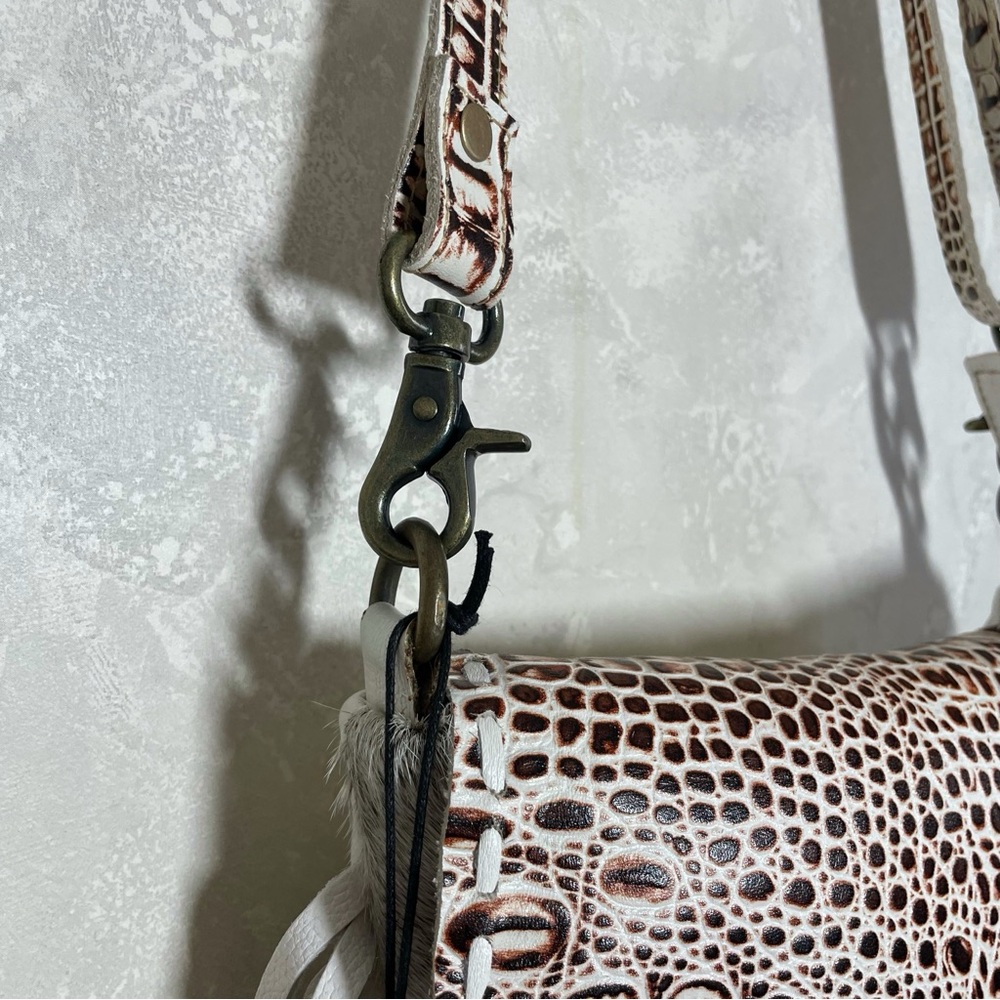 NWT Myra Bag white crossbody concealed carry purse - Picture 5 of 12